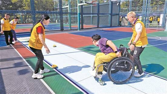 王璟告诉记, 残疾人朋友, 马拉松爱好 王璟告诉记, 残疾人朋友, 马拉松爱好