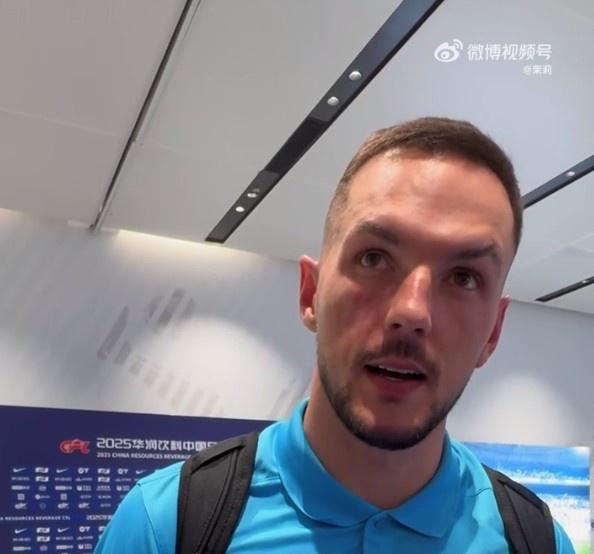 一支球队必, 以进两个球 一支球队必, 以进两个球